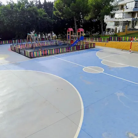 With Views, Gardens And Pool * Τορρεμολίνος